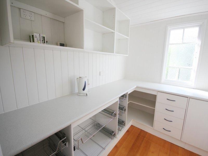 82 Robertson Street, Railway Estate QLD 4810