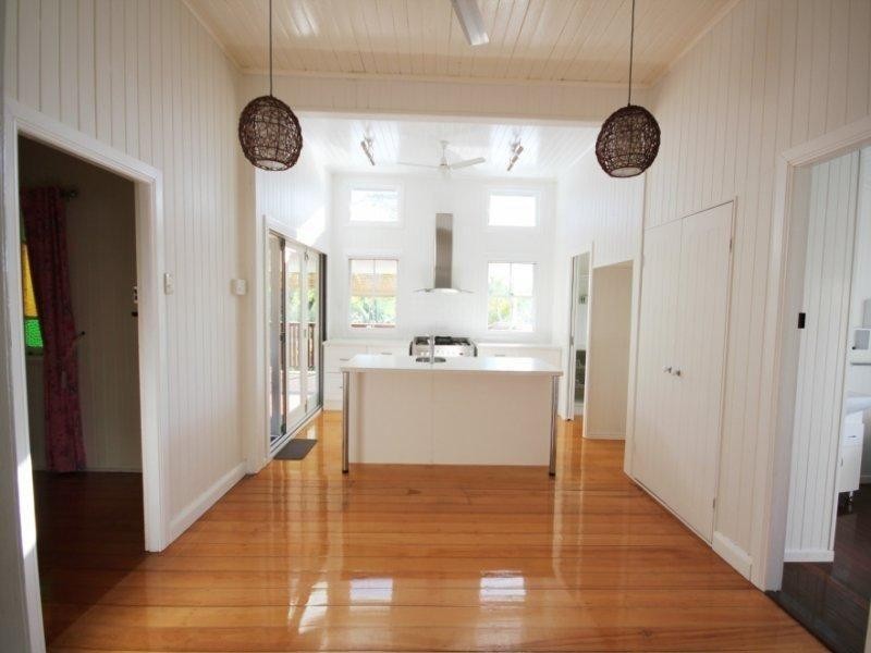 82 Robertson Street, Railway Estate QLD 4810