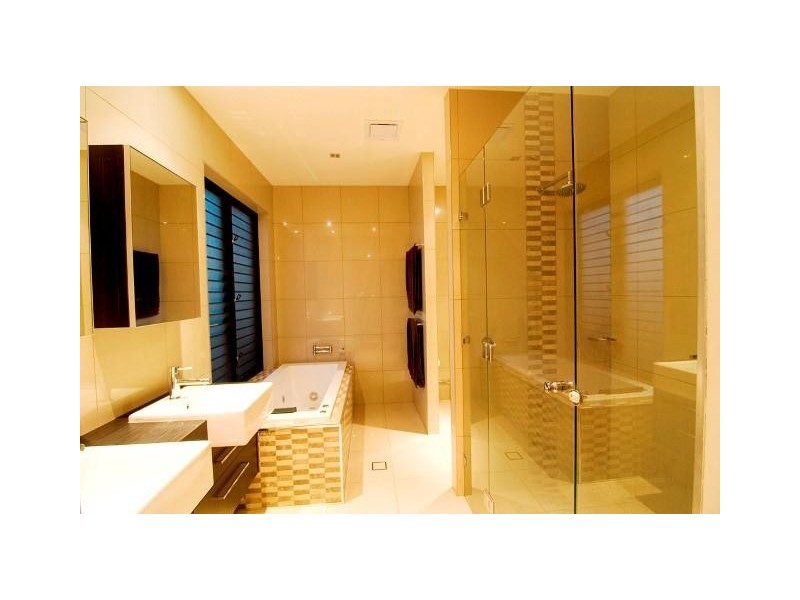 30 Gundabluey Crescent, Mount Low QLD 4818