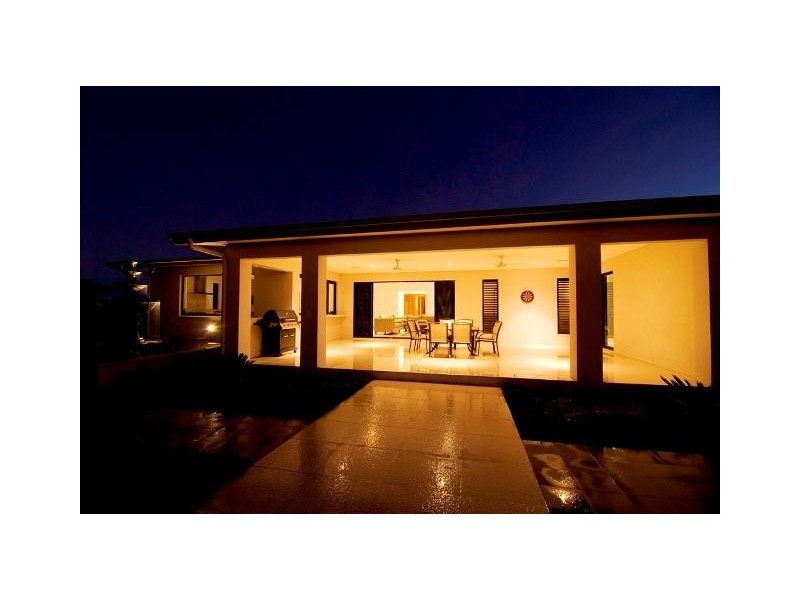 30 Gundabluey Crescent, Mount Low QLD 4818