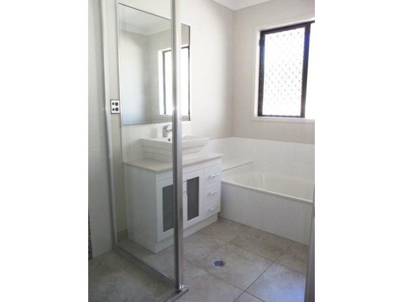 5 Baird Court, Bushland Beach QLD 4818