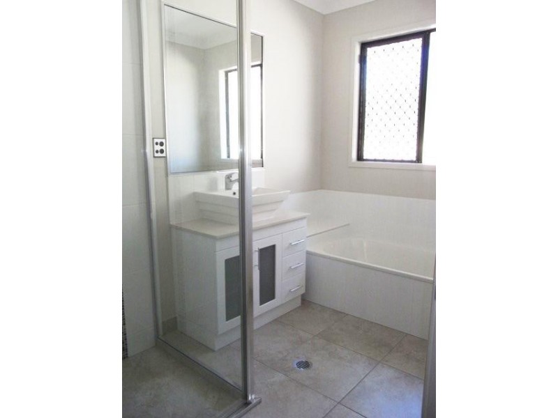 5 Baird Court, Bushland Beach QLD 4818