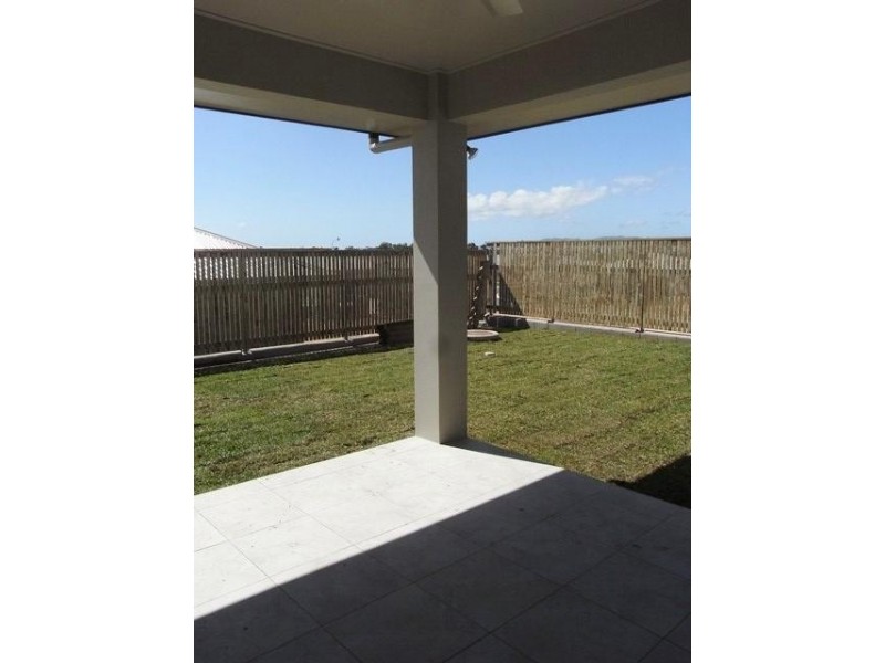 5 Baird Court, Bushland Beach QLD 4818