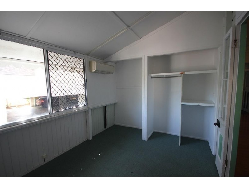 17 McIllwraith Street, South Townsville QLD 4810