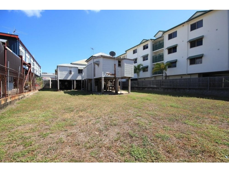 17 McIllwraith Street, South Townsville QLD 4810