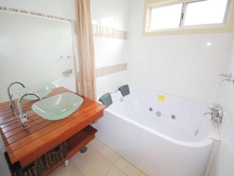 50 Hammett Street, Currajong QLD 4812