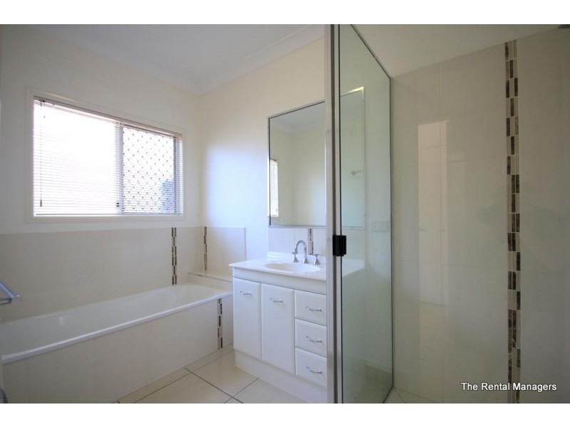 8 Arafura Close, Burdell QLD 4818