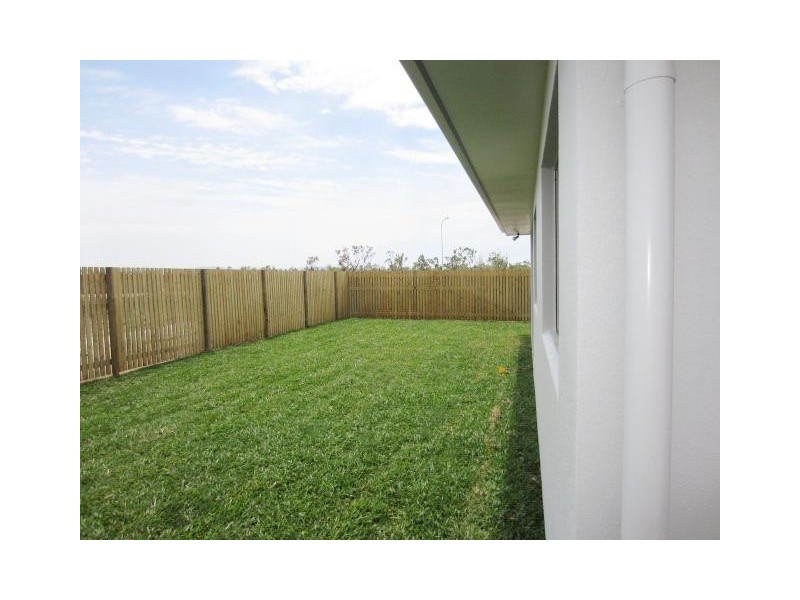 10 Laysan Street, Burdell QLD 4818