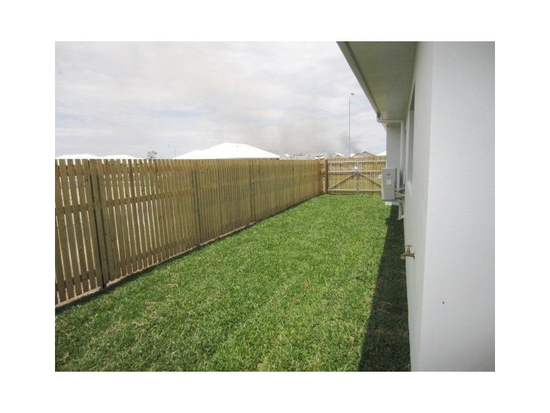 10 Laysan Street, Burdell QLD 4818