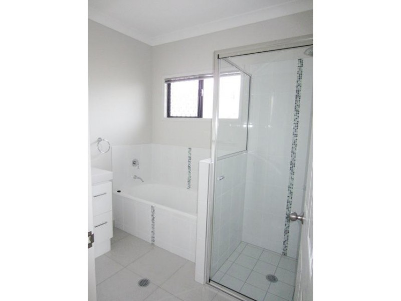 10 Laysan Street, Burdell QLD 4818