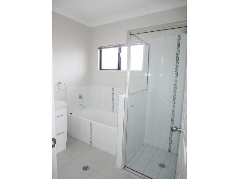 10 Laysan Street, Burdell QLD 4818