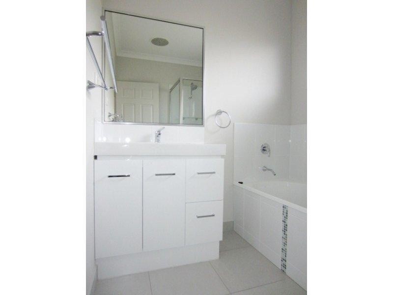 10 Laysan Street, Burdell QLD 4818