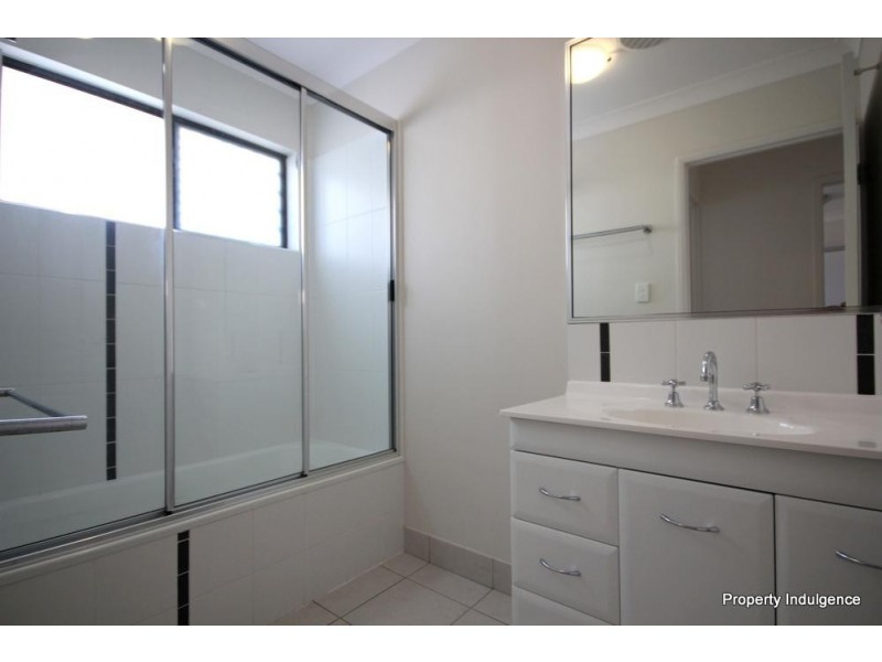 13 Rowley Place, Burdell QLD 4818