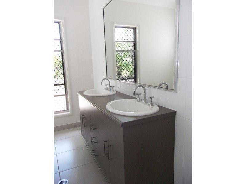 24 Salamander Street, Bluewater QLD 4818