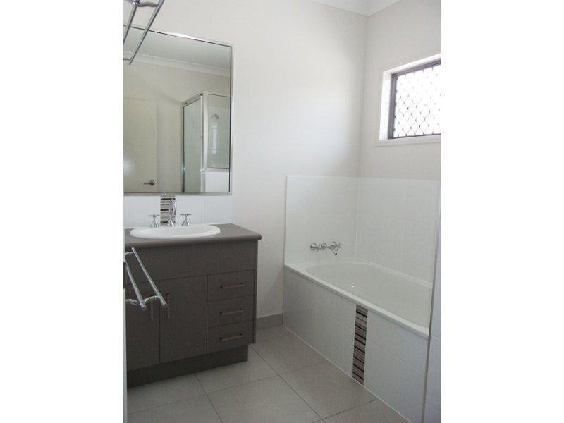 24 Salamander Street, Bluewater QLD 4818