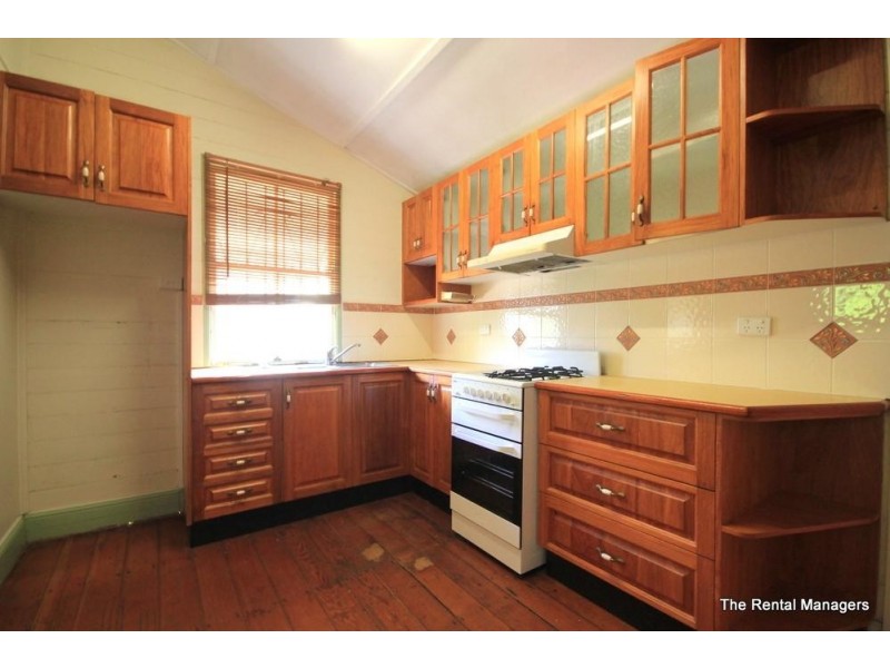 100 Tenth Avenue, Railway Estate QLD 4810