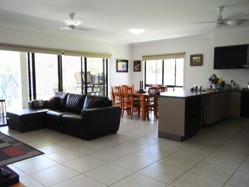 27 Coolaree Drive, Bushland Beach QLD 4818