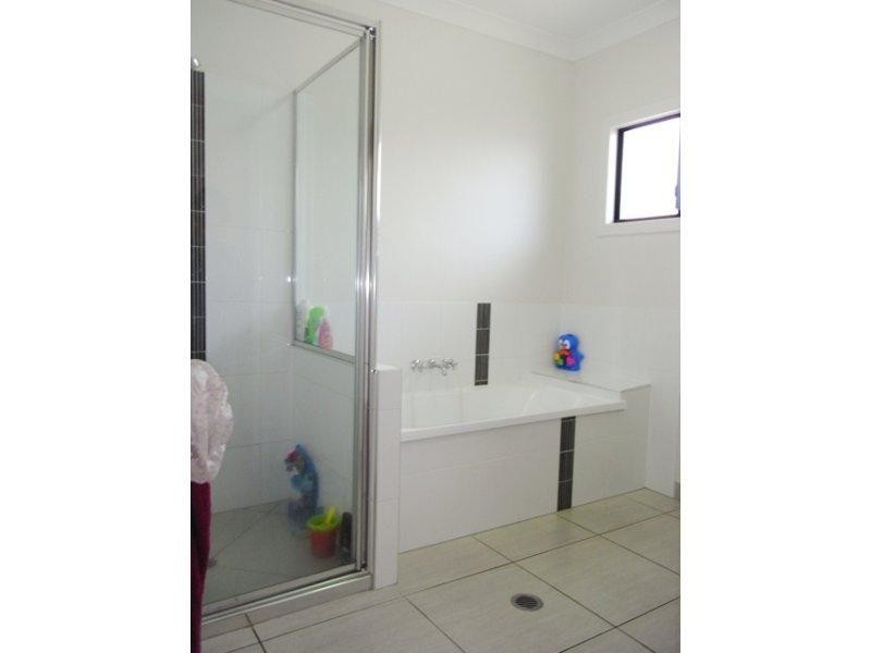 27 Coolaree Drive, Bushland Beach QLD 4818