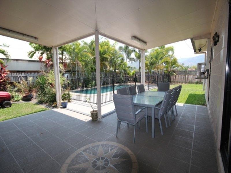 16 Heather Avenue, Rasmussen QLD 4815