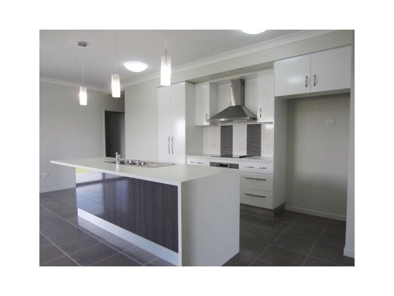 11 Laysan Street, Burdell QLD 4818