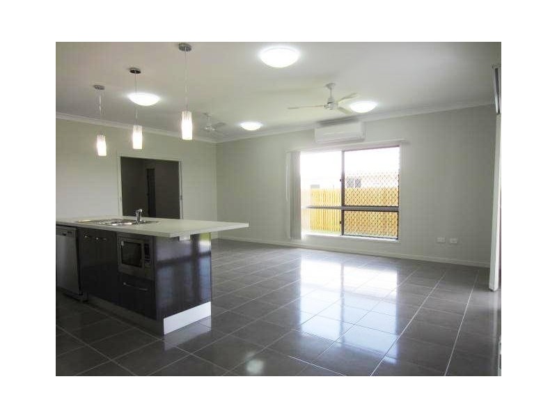 11 Laysan Street, Burdell QLD 4818