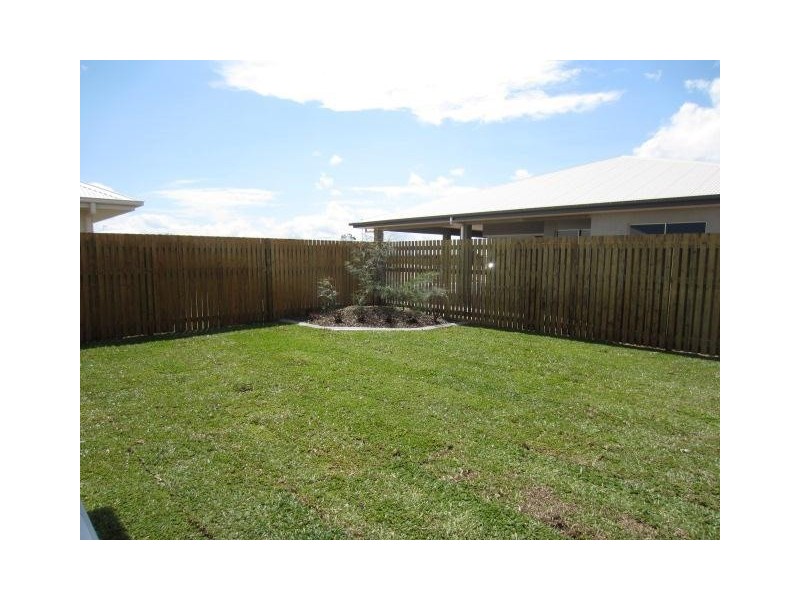 11 Laysan Street, Burdell QLD 4818