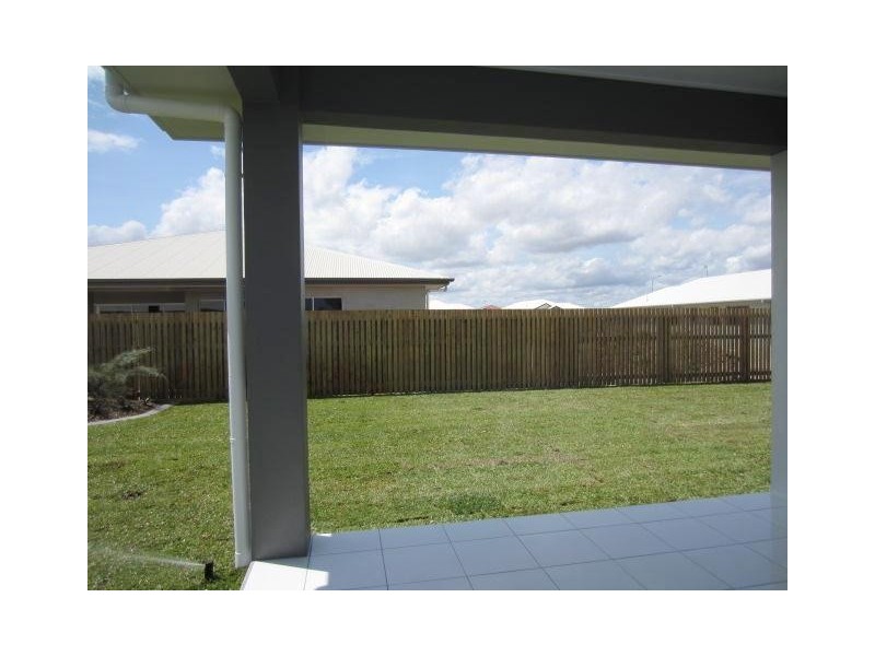 11 Laysan Street, Burdell QLD 4818