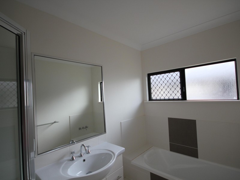 30 Daintree Drive, Bushland Beach QLD 4818