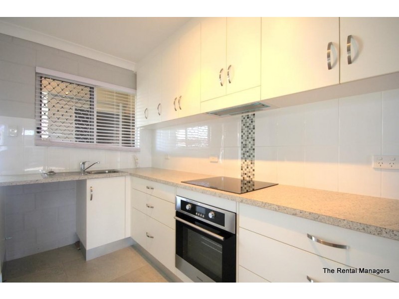 4/32 Henry Street, West End QLD 4810