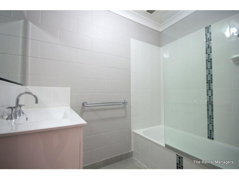 4/32 Henry Street, West End QLD 4810