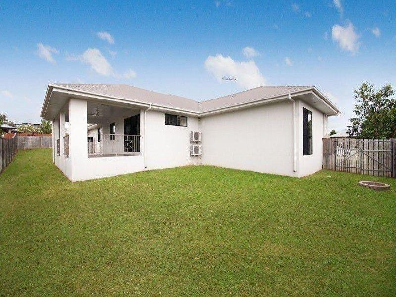 Bushland Beach QLD 4818