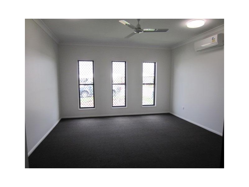 40 Izaro Circuit, Burdell QLD 4818