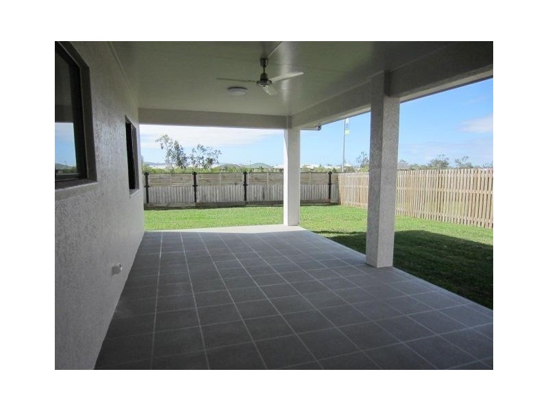40 Izaro Circuit, Burdell QLD 4818