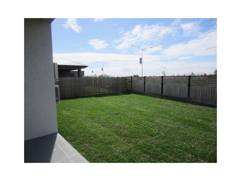 40 Izaro Circuit, Burdell QLD 4818