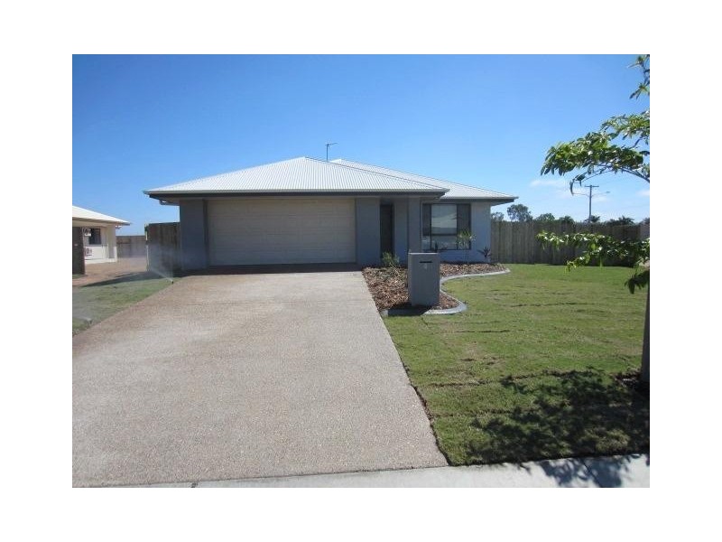 4 Wineglass Bay, Mount Low QLD 4818