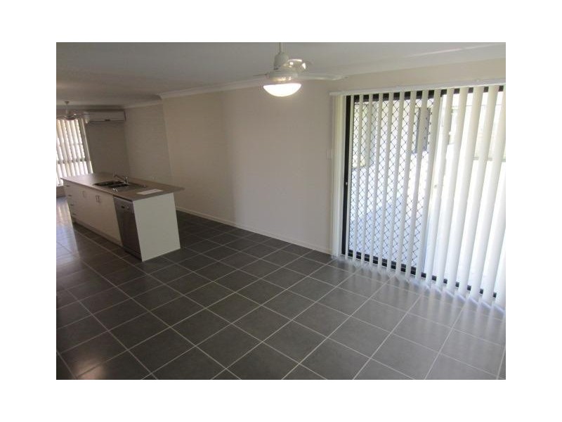 4 Wineglass Bay, Mount Low QLD 4818