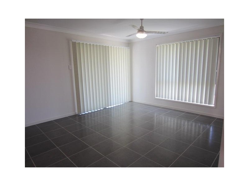 4 Wineglass Bay, Mount Low QLD 4818