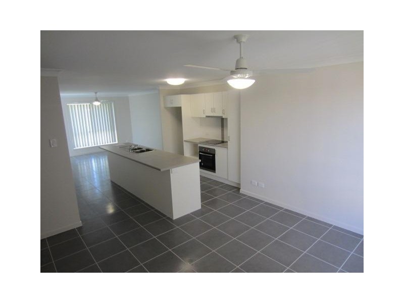 4 Wineglass Bay, Mount Low QLD 4818