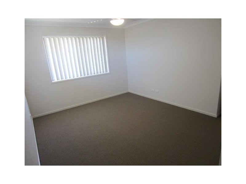 4 Wineglass Bay, Mount Low QLD 4818