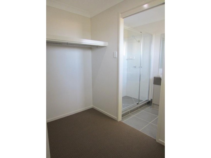 4 Wineglass Bay, Mount Low QLD 4818