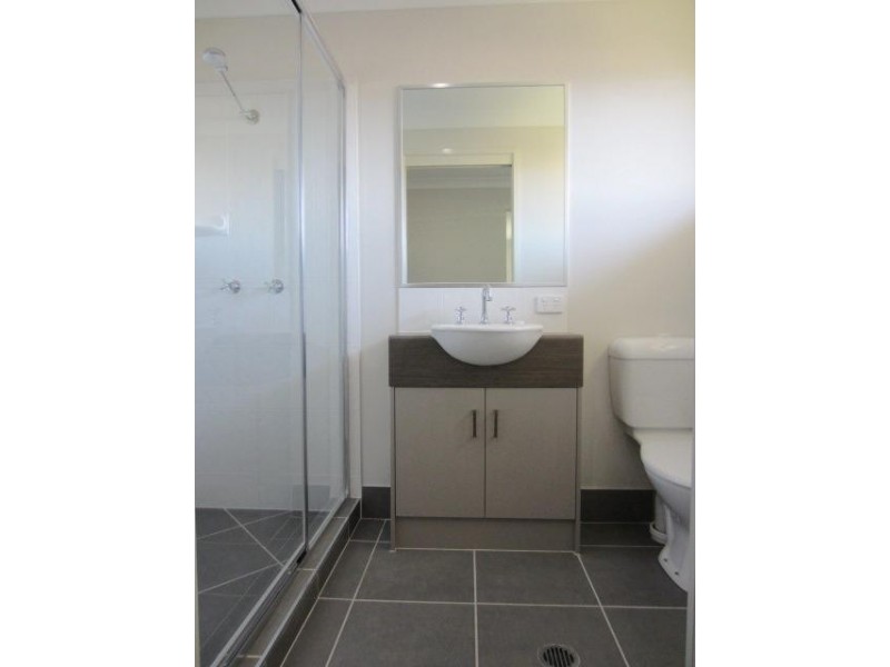 4 Wineglass Bay, Mount Low QLD 4818