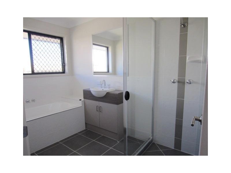 4 Wineglass Bay, Mount Low QLD 4818