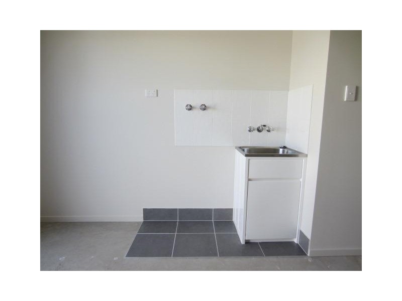 4 Wineglass Bay, Mount Low QLD 4818