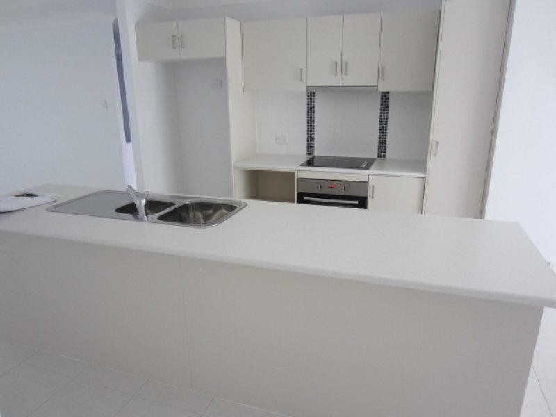 6 Wineglass Bay Avenue, Mount Low QLD 4818