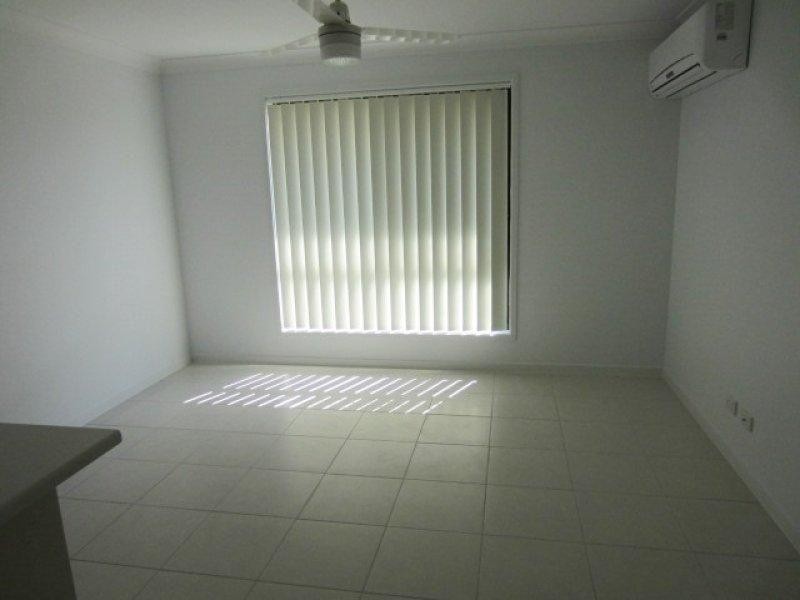 6 Wineglass Bay Avenue, Mount Low QLD 4818