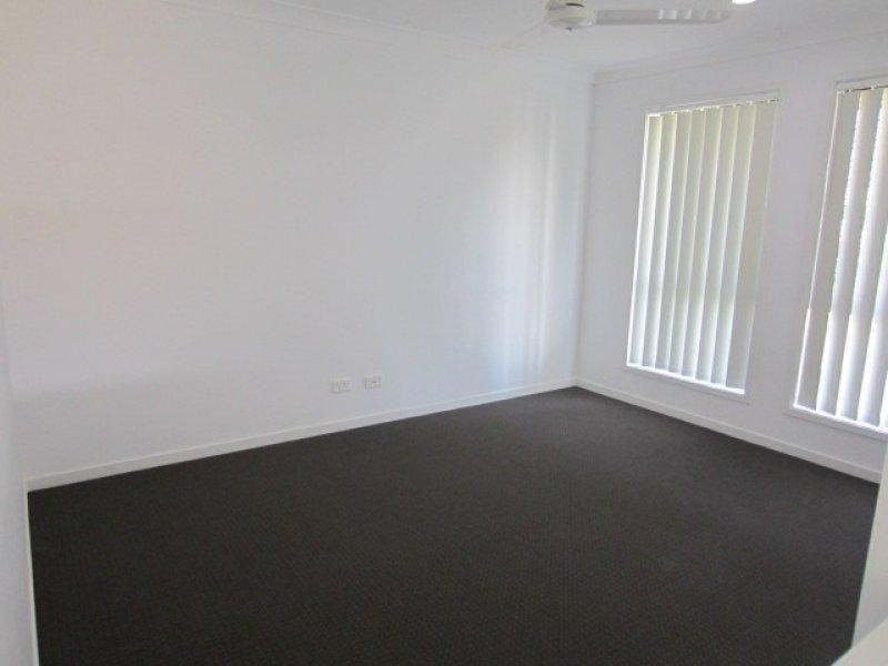 6 Wineglass Bay Avenue, Mount Low QLD 4818