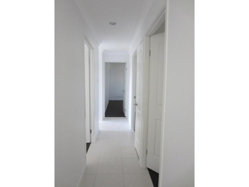 6 Wineglass Bay Avenue, Mount Low QLD 4818