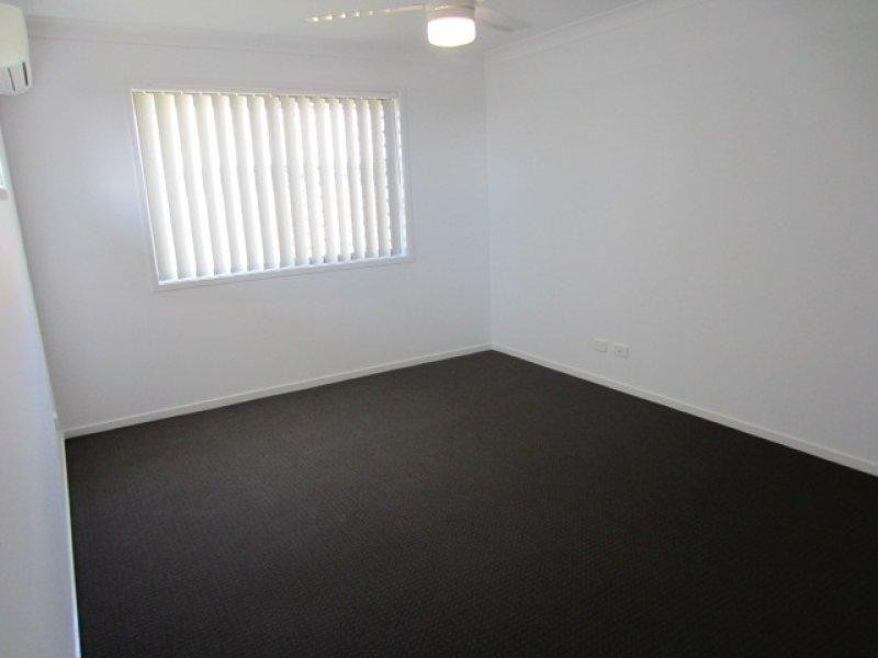 6 Wineglass Bay Avenue, Mount Low QLD 4818