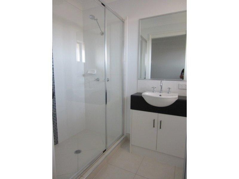 6 Wineglass Bay Avenue, Mount Low QLD 4818