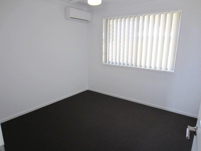 6 Wineglass Bay Avenue, Mount Low QLD 4818